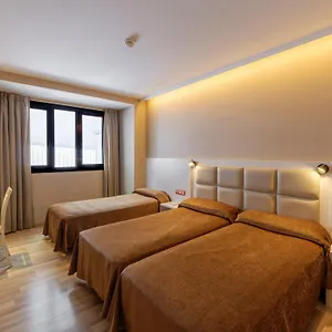 House 3*, Barcelona Spanien